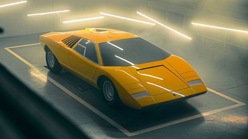 Im Gegensatz zu den späteren Serienversionen LP400 hatte der LP500 ein Chassis und eine Karosserie aus Stahlblech. Bezüglich der Fahrleistungen sind keine verlässlichen Werte bekannt, da der Wagen nie offiziell von der Fachpresse getestet wurde.  (Bild: Lamborghini)