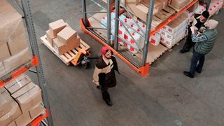 Arbeitsplätze in der Logistik sind belastender, als viele denken: In einer Studie geben 87 Prozent der Beschäftigten an, dass sie unter Burnout-Symptomen leiden. (Bild: Pexels/Tiger Lily)