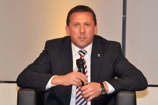 Thomas Bauch ging unter anderem auf Peugeots neues Mobilitätskonzept Mu ein. (Archiv: Vogel Business Media)