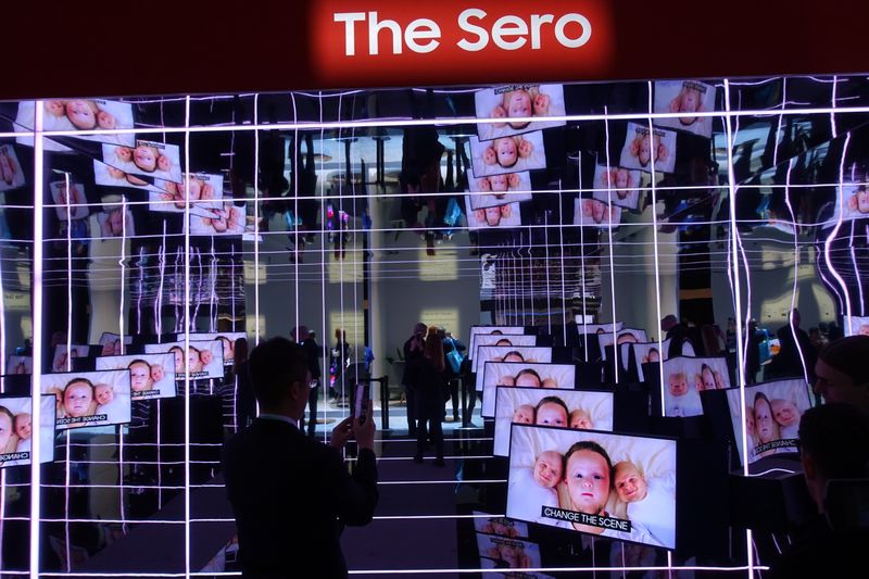 Ein Highlight auf dem Samsung Stand war der Tunnel mit den Sero Monitoren. Sero bedeutet vertikal auf Koreanisch. (Bild: IT-BUSINESS)