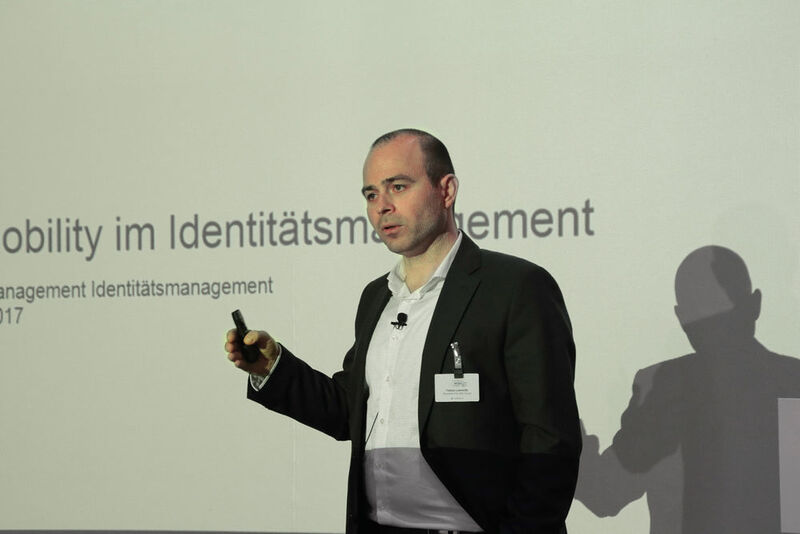 Tobias Lukowitz von der Deutsche Post DHL Group zum Thema Enterprise Mobility im Identitätsmanagement. (Vogel IT-Akademie)