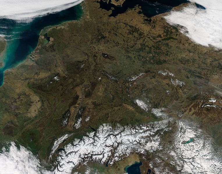 Schneeverteilung in Zentraleuropa. (Aufnahme vom 17. März 2016) (Bild: NASA.)