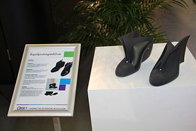 Objet setzte bei der Präsentantion eher auf traditionelle Fortbewegungsmethoden: Schuhe im Schnellverfahren, ... (Bild: Sonnenberg)