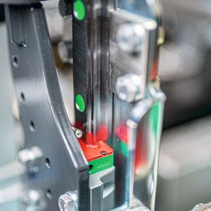 Die flache EG-Baureihe von Hiwin integriert sich platzsparend in das Shuttle FS400.(Bild:  Sebastian Kopf)