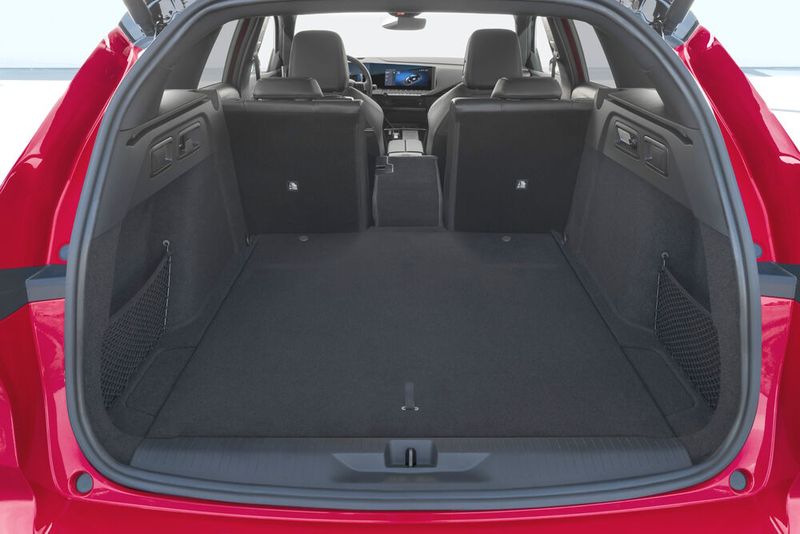 Der Kofferraum umfasst bis zu 1.553 Liter. (Bild: Opel)