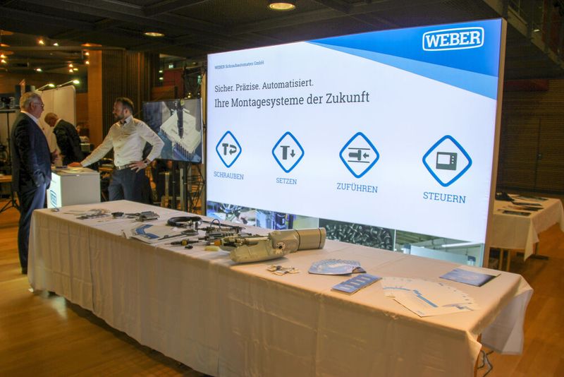 Weber zeigte seine Schraubautomaten. (Bild: VCG/Juliana Pfeiffer)