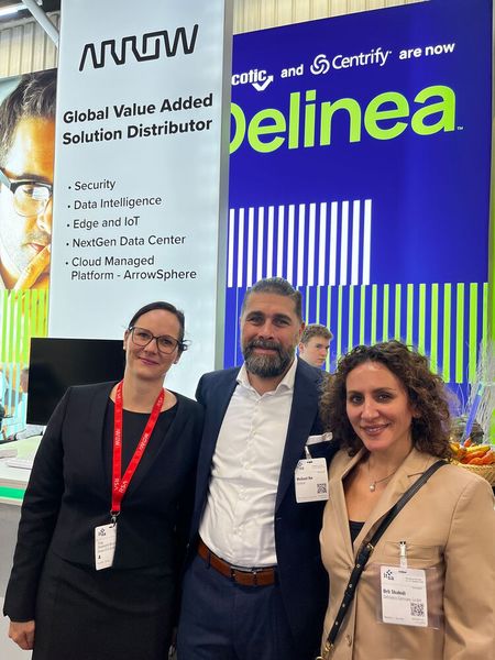 Michael Ibe, Fortinet, mit Stephanie Bruckmeier, Arrow, und Orli Shahidi, Getronics.  (Bild: Vogel IT-Medien GmbH)