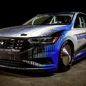 Mit einem speziell umgebauten Jetta will Volkswagen auf dem Bonneville-Salzsee bei Wendover im Bundesstaat Utah den Geschwindigkeitsweltrekord in seiner Klasse holen. 