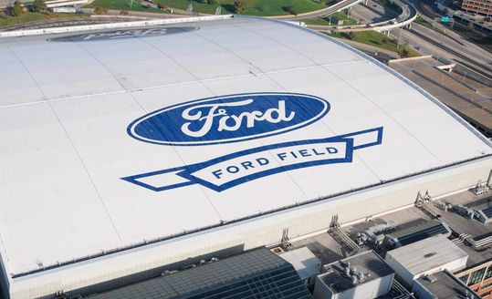 Elektrisierende Verluste! Ford hat sich, wie so viele andere Autokonzerne auch, mit der Elektroautostrategie verkalkuliert. Nun muss der US-Autokonzern 2-stellige Milliardeneinbußen hinnehmen und stellt die Weichen deshalb neu ...(Bild:  Ford)