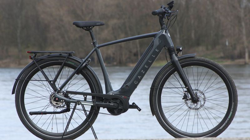 Der Rahmen ist Dunkelgrau lackiert, alle anderen Bauteile zeichnen sich durch einen weitgehend identischen Schwarzton aus. (Bild: sp-x/Mario Hommen)