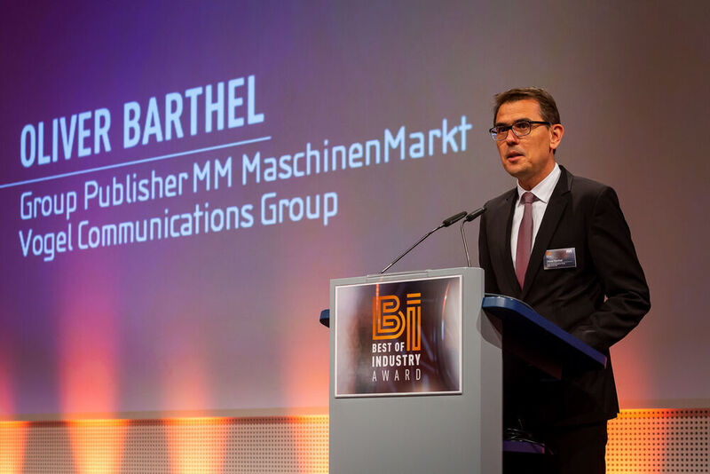 Oliver Barthel, Publisher der Maschinenmarkt-Gruppe, heißt alle Gäste herzlich willkommen. (Bausewein / Vogel Communications Group)