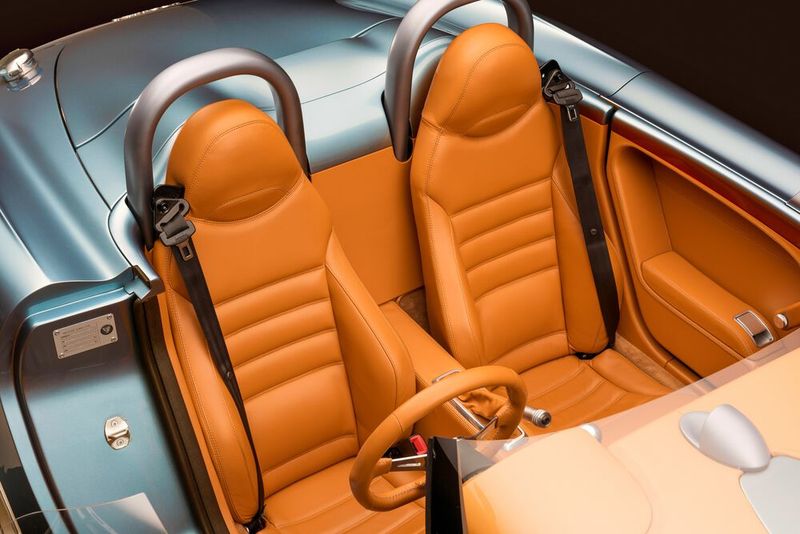 Markant sind die beiden stehenden Überrollbügel. (Bild: Bristol Cars)