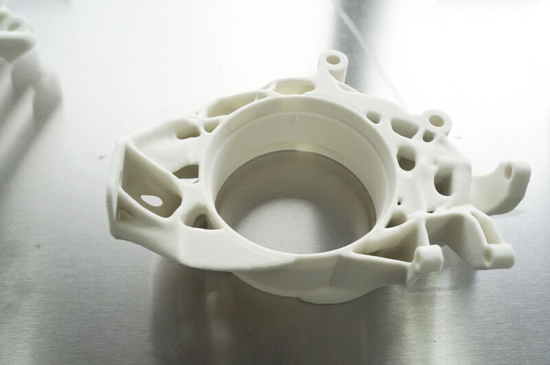 Die für das Bauteil nötigen Gussformen wurden von Voxeljet im 3D-Druckverfahren hergestellt. (Bild: Altair)