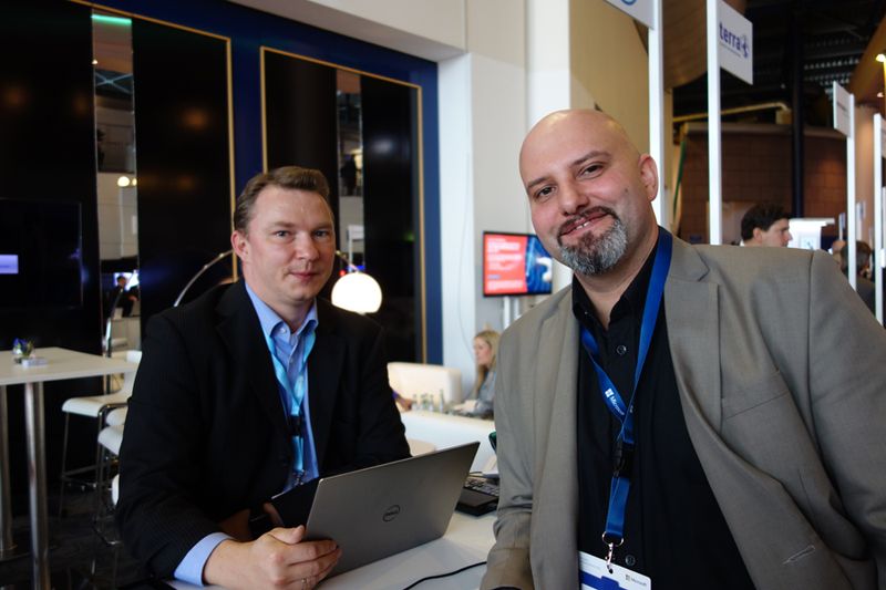 Torsten Brehmer, Dell, im Gespräch mit Martin Steiner, Microsoft (Bild: IT-BUSINESS)