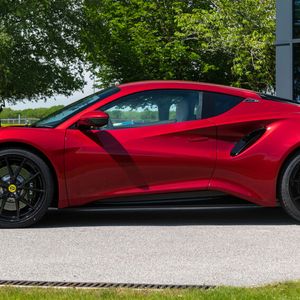 Mit abgespeckter Ausstattung und einem kleineren Motor werden die Preise mittelfristig wohl deutlich unter 90.000 Euro fallen.(Bild:  Jarowan Power/Lotus)