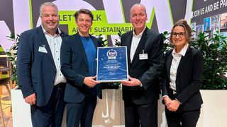 Von links: Detlef Kloke (Senior Director Marketing, Phoenix Contact Deutschland GmbH), Matthias Bauer (CEO Vogel Communications Group), Frank Stührenberg (CEO Phoenix Contact Group) und Silvia Zeiner (Senior Sales Executive, VCG). (Bild: Phoenix Contact)