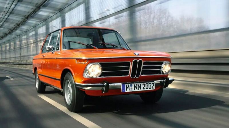Diesen Renner respektierten bei Sprintderbys sogar Porsche-Piloten – BMW 2002 tii. (Bild: BMW AG)