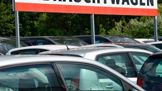 Ein GW-Verkäufer konnte in einem Osnabrücker Kfz-Betrieb über ein Jahr lang Fahrzeuge weitervermarkten und den Umsatz unbemerkt in die eigene Tasche stecken. (Achter/ »kfz-betrieb«)