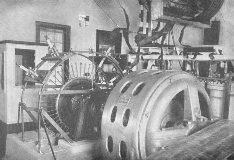 Funkensender von Reginald Fessenden aus dem Jahr 1905: Die synchrone rotierende Funkenstrecke erzeugte hochfrequente Schwingungen für die drahtlose Übertragung. Mit der Anlage gelang Fessenden im Januar 1906 eine bidirektionale transatlantische Funkverbindung zwischen Massachusetts und Schottland. (Bild: frei lizenziert)
