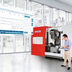C. B. Ferrari nutzt beim neuesten Bearbeitungszentrum A 156 selbst erstellte Apps zur drahtlosen Bedienung und Programmierung der CNC-Systemlösung Indramotion MTX.(Bild:  Bosch Rexroth)