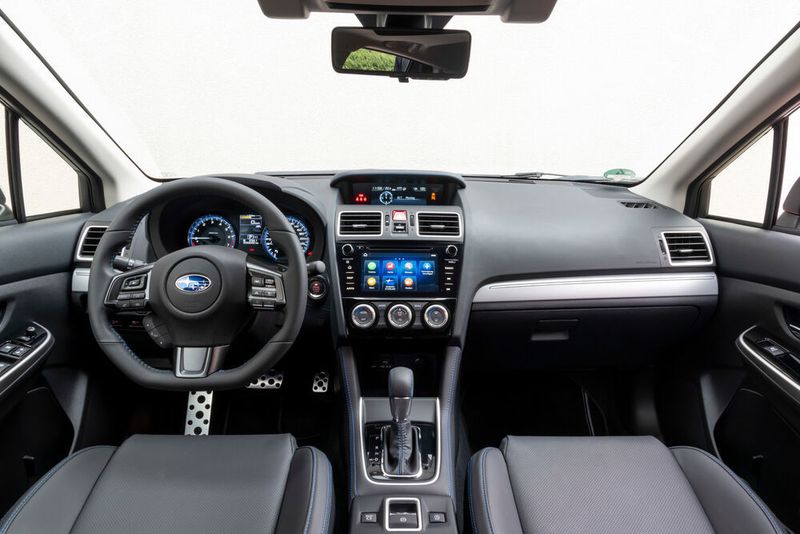 Zum Serienumfang des Basismodells gehören eine Zwei-Zonen-Klimaautomatik, Licht- und Regensensor, beheizbare Vordersitze und das Eyesight-Fahrerassistenzsystem. (Subaru)