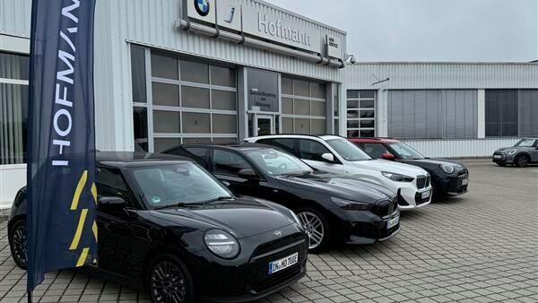 Ende September fand in allen Filialen von Hofmann Automobile ein Elektromobilitätstag statt.(Bild:  Hofmann Automobile)