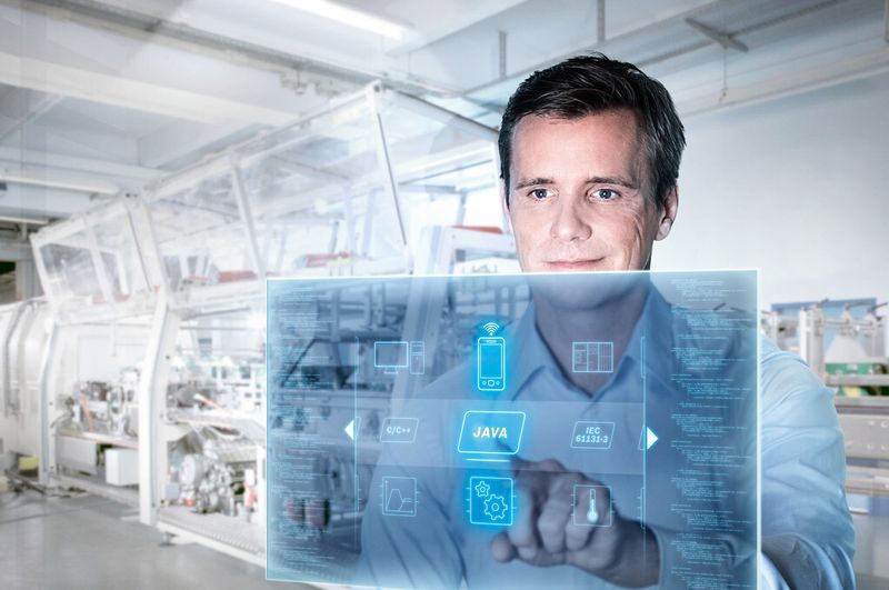 Mit Open Core Engineering entkoppelt Rexroth die Entwicklung von Automatisierungsfunktionen von der Programmiersprache und den eingesetzten Geräteplattformen. (Bild: Bosch Rexroth)