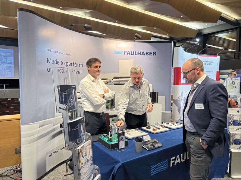 Der Swiss Automation Day der Ostschweizer Fachhochschule in Rapperswil hat sein 15 jähriges Jubiläum gefeiert. Mehr als 30 Aussteller haben Ihre neuesten Technologien im Bereich Automatisierung präsentiert. (Bild: Anne Richter, VCG)