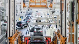 Noch im April sollen in VW-Werken in Deutschland wieder Autos vom Band laufen. (Bild: VW)