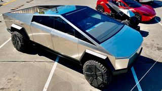 Laut der Nachrichtenagentur Reuters wird Tesla nicht vor 2023 mit der Produktion des Cybertruck beginnen. (Tesla ASM Lineup of Vehicles / Steve Jurvetson / CC BY 2.0)