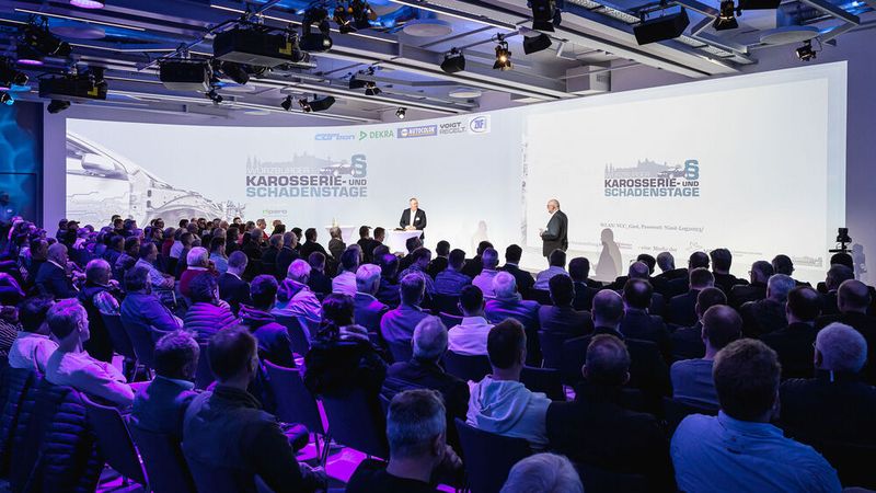 Das Thema Ausbildung und Fachkräftemangel vertieften ZKF-Präsident Peter Börner und Konrad Wenz, Chefredakteur »F+K« im Gespräch. (Bild: Stefan Bausewein)