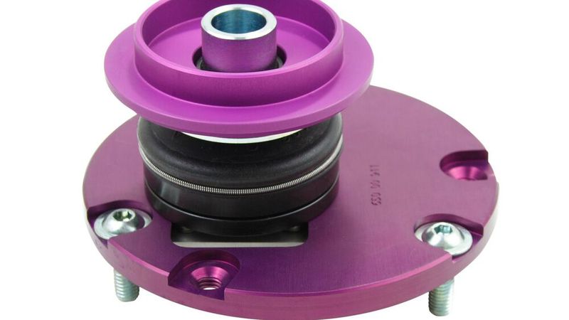 Ebenfalls ein deutlicher Unterschied zu „Billigfahrwerken“: die hochwertigen Domlager in Rennsportqualität.  (Bild: KW Automotive)