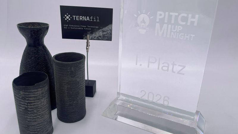 Für die Entwicklung der Hochleistungs-Hybridfaser Maxcarbon hat das Team von Ternafil den 1. Preis bei der PitchMiUp-Night 2026 in Minden gewonnen.(Bild:  Institut für Textiltechnik (ITA) der RWTH Aachen University)