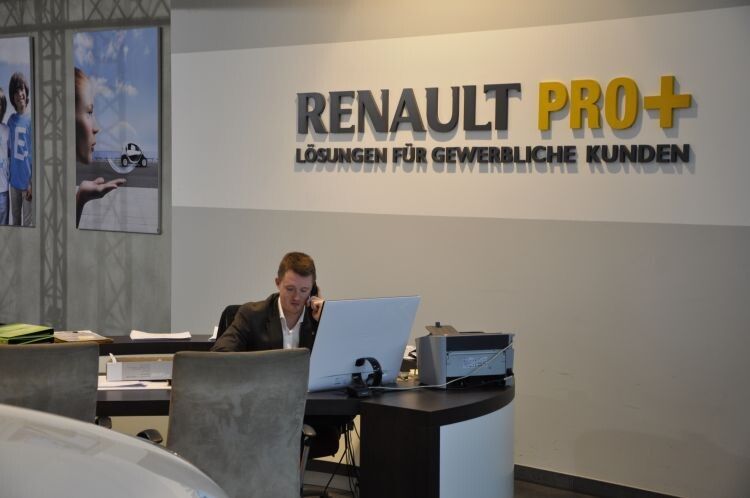 Für die Gewerbe- und Nutzfahrzeugkunden beschäftigt König eigens ausgebildete Verkäufer. (Foto: Richter)
