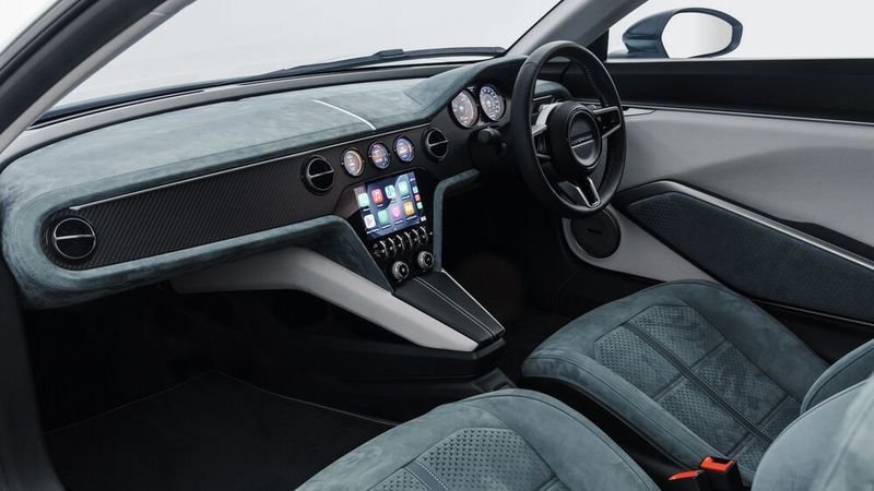 Auf sonst übliche Chrom- und Metall-Accessoires verzichtet das Modell. (Bild: Caterham)