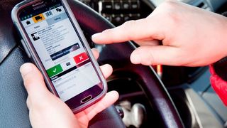 Die Android-App „Mobile Track“ spart bei der Spedition Beeger im Gegensatz zur Scanner-Lösung über 50 % Kosten ein. (Bild: Scheiwe)