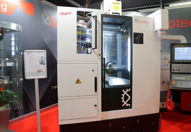 Auf der Siams zeigte Bumotec die S181, zur Bearbeitung hochkomplexer Bauteile. CNC Steuerung neuester Generation und Linearantriebe gewährleisten kompromisslose Leistung  und thermische Stabilität.  (Anne Richter, SMM)