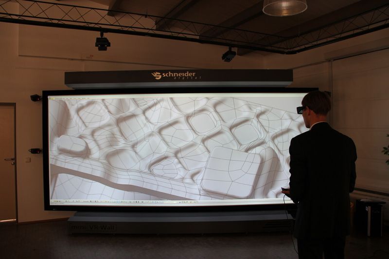Die neue Smart-VR-Wall im Einsatz im CAD-Modelling-Umfeld. (Schneider Digital)