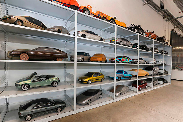 Die Regale im Citroën Conservatoire stehen voller Designmodelle, die teilweise noch extremer wirken als die letztlich gebauten Fahrzeuge. Eine Fundgrube für Design-Fetischisten. (GTSpirit.de)