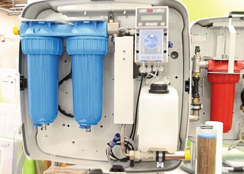 EnviroFalk steht seit mehr als 35 Jahren für innovative Wasseraufbereitungsanlagen aus Deutschland. Die maßgeschneiderten Wasseraufbereitungssysteme - hier ein einfaches System geöffnet am Messestand - tragen umfassend zur Schonung der Ressource Wasser bei. (Bild: Maschinenmarkt)