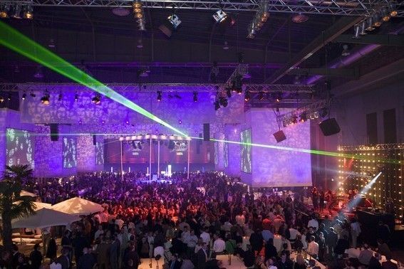 Leckeres Essen, gute Musik, tolle Show-Acts – und natürlich gute Gespräche: das sind die Markenzeichen der Expo-Party (Archiv: Vogel Business Media)