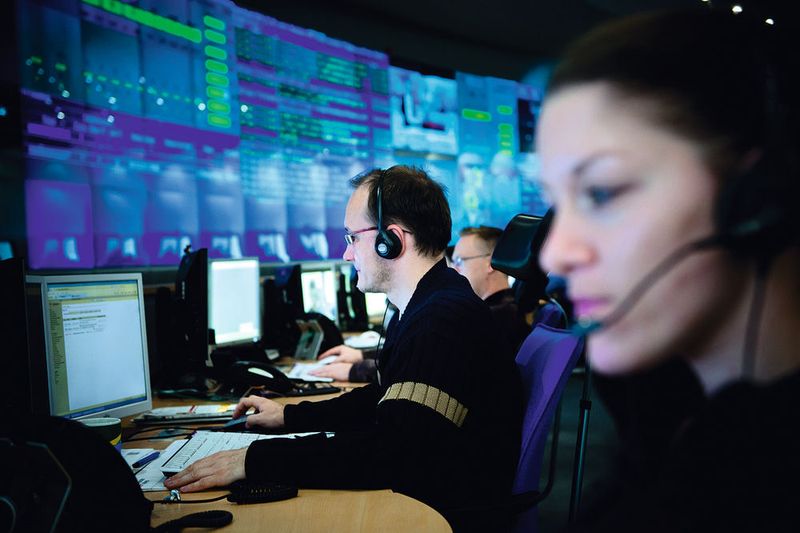 Mitarbeiter im T-Systems Rechenzentrum in Magdeburg (Bild: Deutsche Telekom AG)