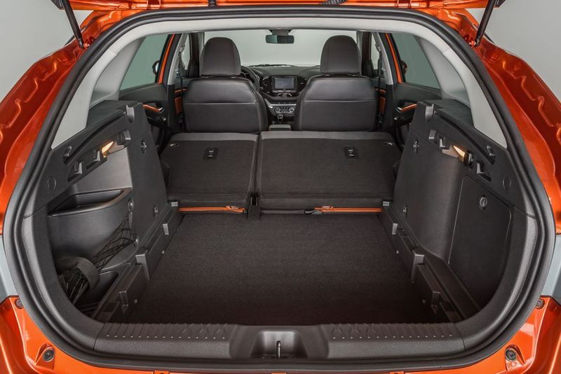 Mit umgeklappter Rücksitzbank sind es 825 Liter, ebenfalls wieder nur fensterhoch gemessen. (Avtovaz)