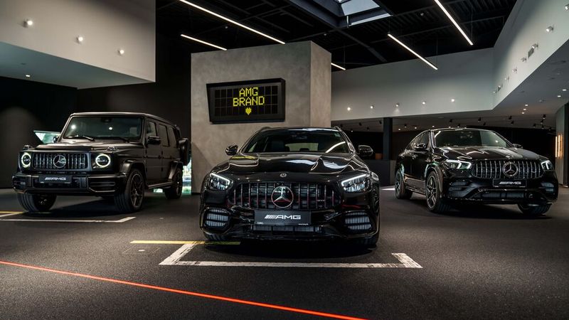Im Showroom präsentiert Lueg insgesamt 14 AMG-Modelle, darunter auch Kleinserien und Hot-Cars. (Bild: Lueg)