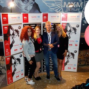 (v. l.) Besa und Hannah Lamotte, IT-BUSINESS, mit René  Verkerk, Littlebit, und Daniela Bemelmans-Leventic, ActionIT. (Bild: IT-BUSINESS)