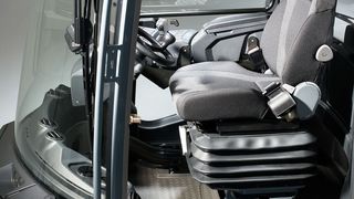 Cargotec präsentiert die Medium-Baureihe vom Typ DCG160-12 mit der Ego-Kabine in Verbindung mit einem 180° Drehsitz. (Bild: Cargotec)