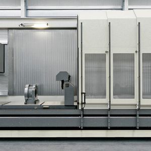 Schwenkspindel für jede Position, horizontal und vertikal: Auf den VHC-Maschinen von Axa lassen sich Werkstücke in echter Fünf-Achs-Kinematik bearbeiten und eröffnen neue Möglichkeiten für die Komplettbearbeitung in nur einer Aufspannung.