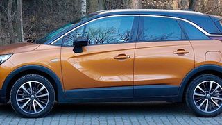 Kleiner Sonnenschein: Der Crossland X ist Opels kleinstes SUV. (Rosenow / »kfz-betrieb«)