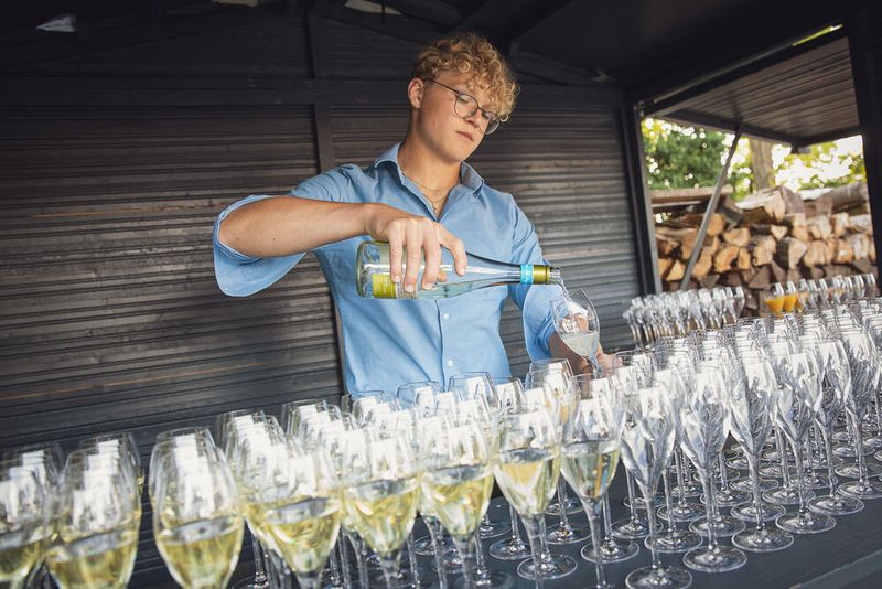 Anwenderkongress Steckverbinder 2023: Die Abendveranstaltung am Dienstag auf dem Nikolaushof mit Blick über Würzburg. (Bild: Stefan Bausewein)