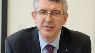 «Wir sind innovativ orientiert und haben ein umfassendes Potential für künftige Innovationen, zum Beispiel im Dienstleistungsbereich in Bezug auf die Logistik und die Bereitstellung von Daten rund um das Werkzeug.»
Josef Maushart, CEO Fraisa SA  (SMM, Konrad Mücke)